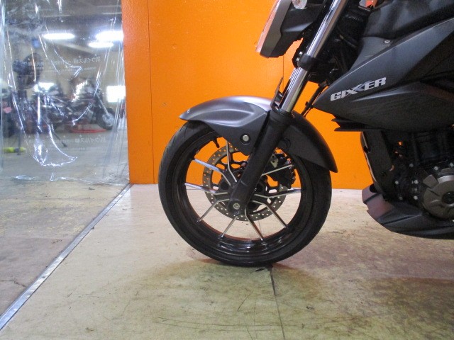 ホイールもこの通り状態グッド！！まるで社外品のようにかっこいいキャストホイールがたまらない一台！！